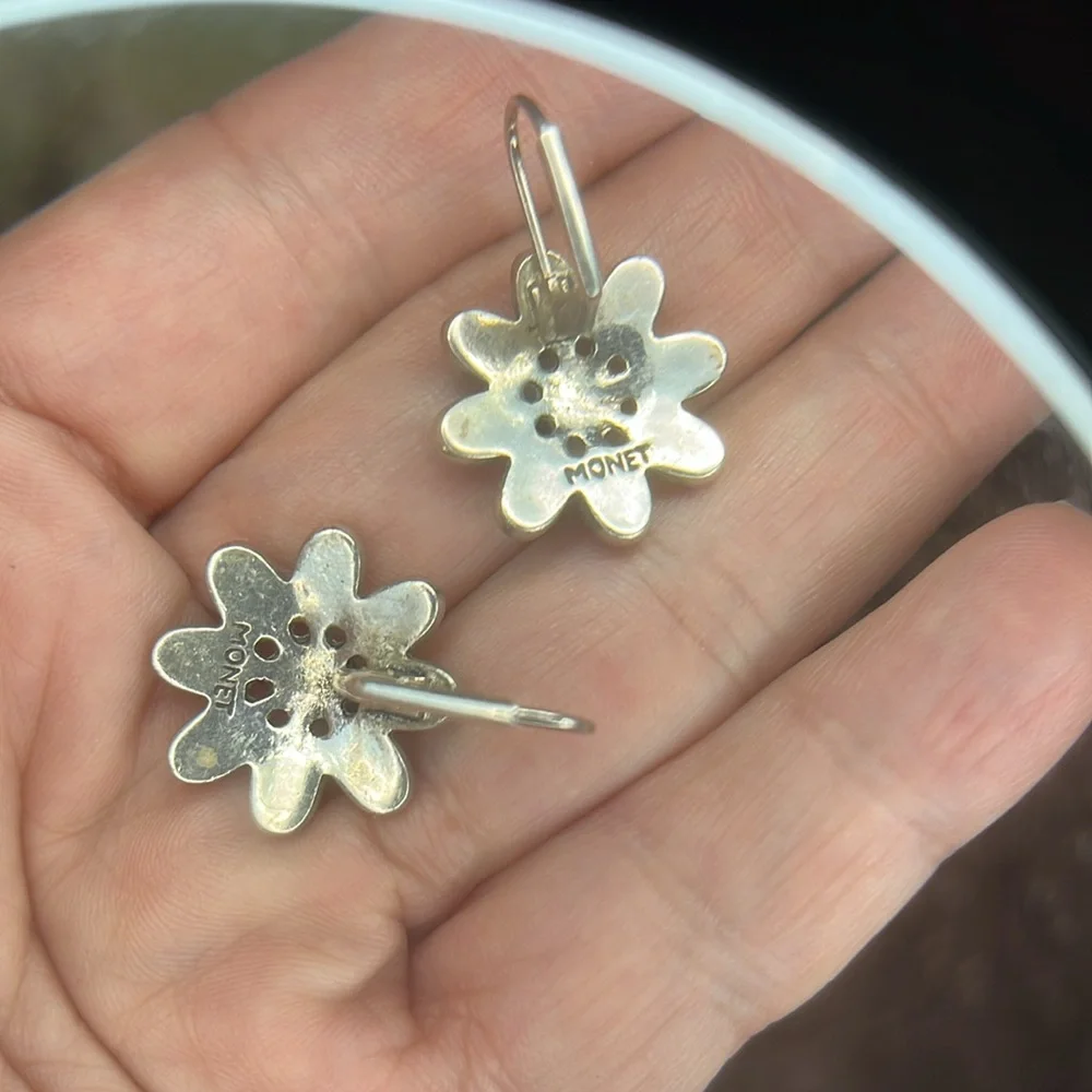 VINTAGE MONET FLORAL LEVER BACK SILVER TONE EARRINGS